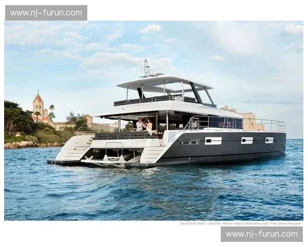 动力艇驾驶技巧与维护指南全面解析及航行安全实用方案 动力艇驾驶技巧与维护指南全面解析及航行安全实用方案